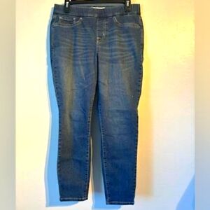 Levi Strauss jeans denim Totally shaping Pull-on skinny size 12 short 31x28